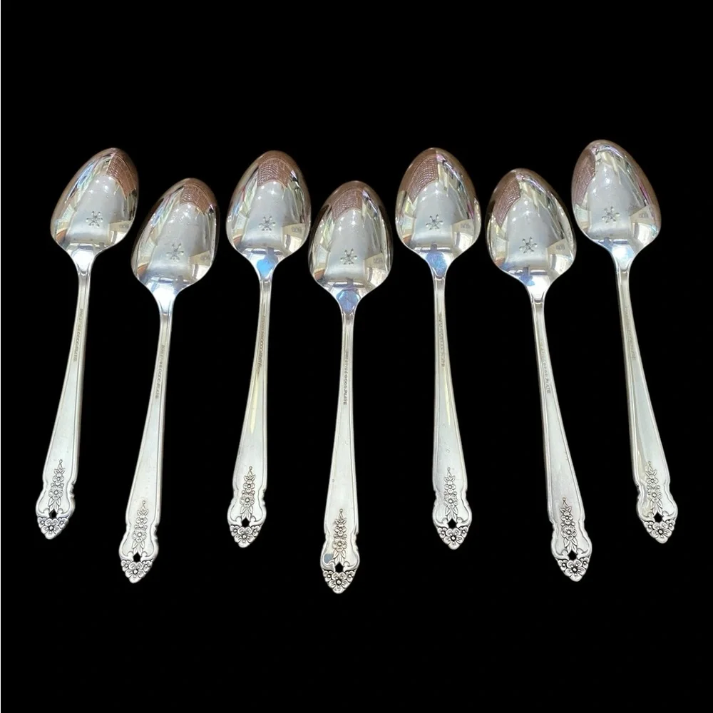 7 Oneida Prestige 1951 Distinction Oval soup / dessert / tablespoons. Vintage